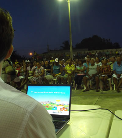 Reunião com a comunidade durante o projeto de regularização fundiária